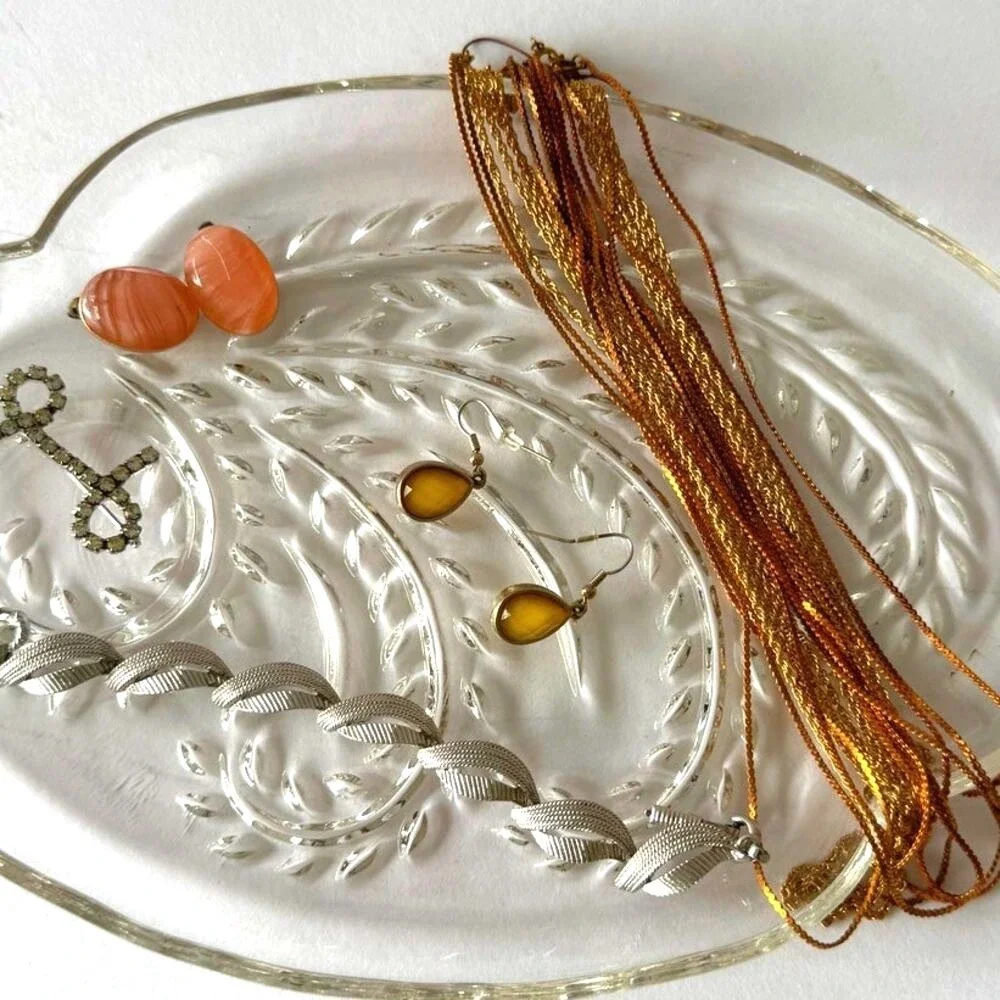 Pressed Glass Catchall Dish Paisley Leaf Embossed Vanity Tray